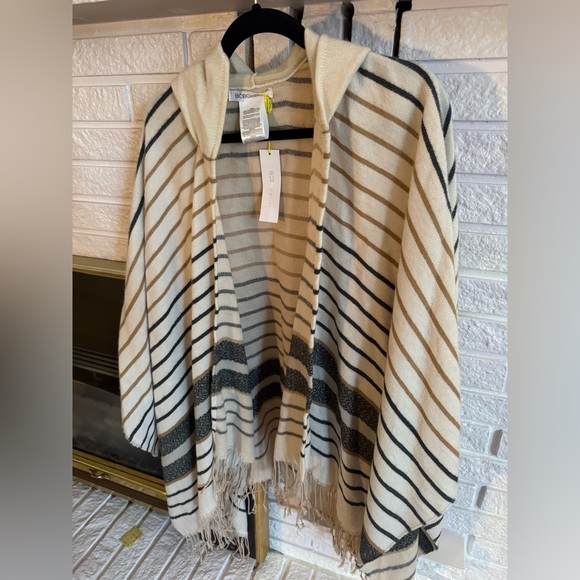 BCBG sweater/cape/ponch with hood - Picture 3 of 4